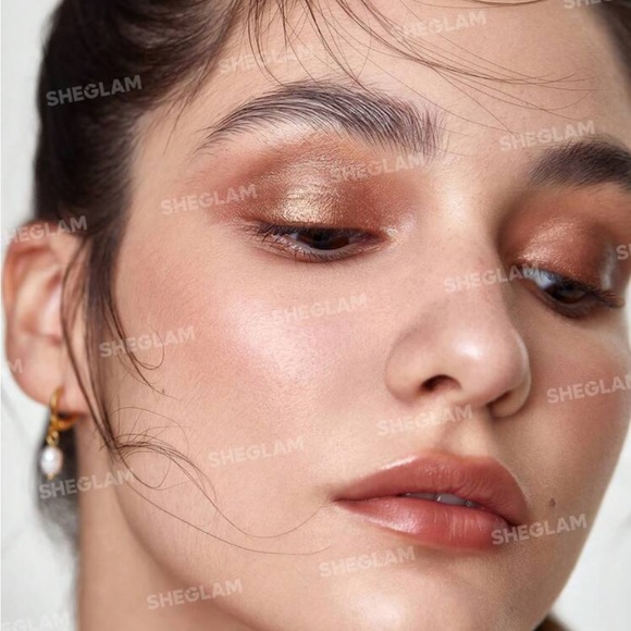 SHEGLAM Insta-Eyes Dual Tone Shadow Stick-Charm Gradient Two-Tone Glitter - Picture 3 of 11